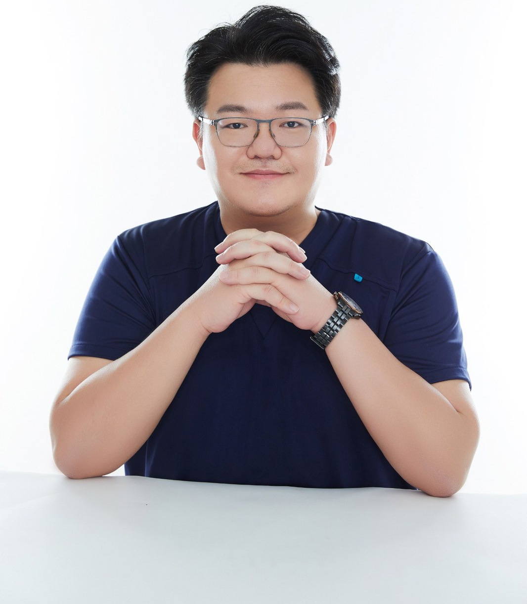 伍展立院長自然形象照