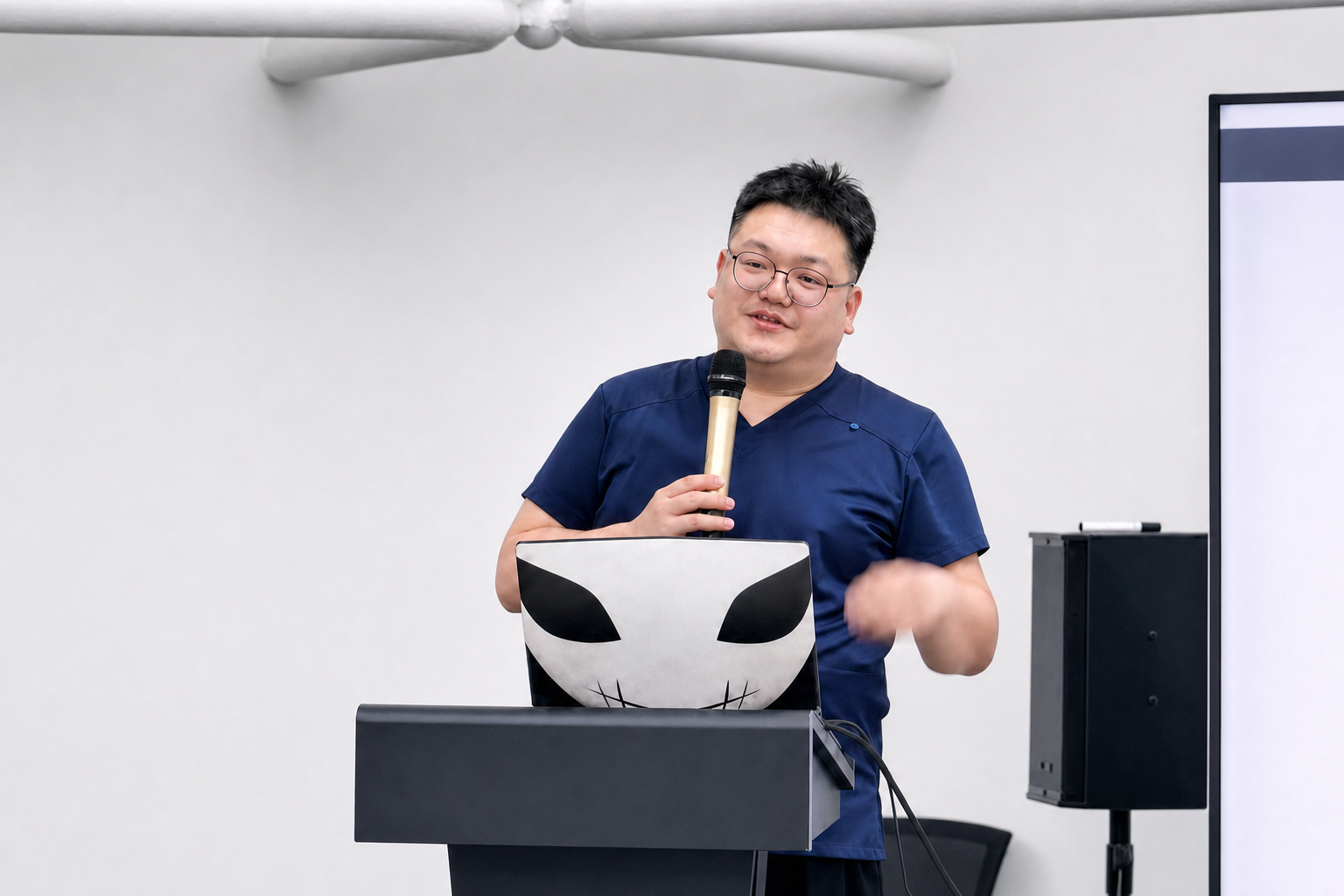 伍院長於專業講座分享美學觀點